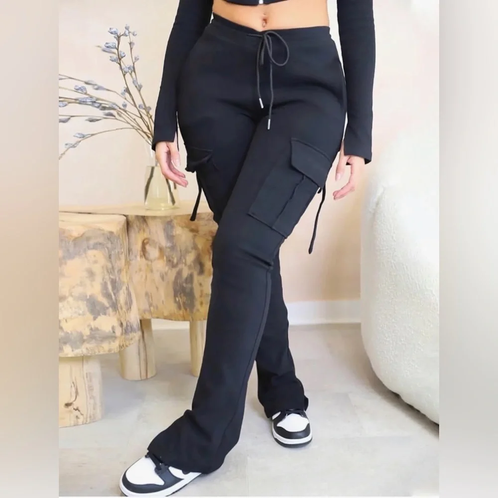 Women's Black Cargo Pants - Picture 5 of 5